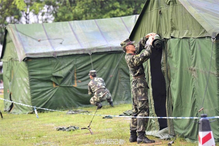 东平充气迷彩帐篷